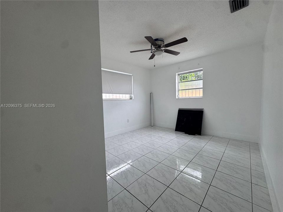 En Renta: $4,500 (5 camas, 3 baños, 2020 Pies cuadrados)