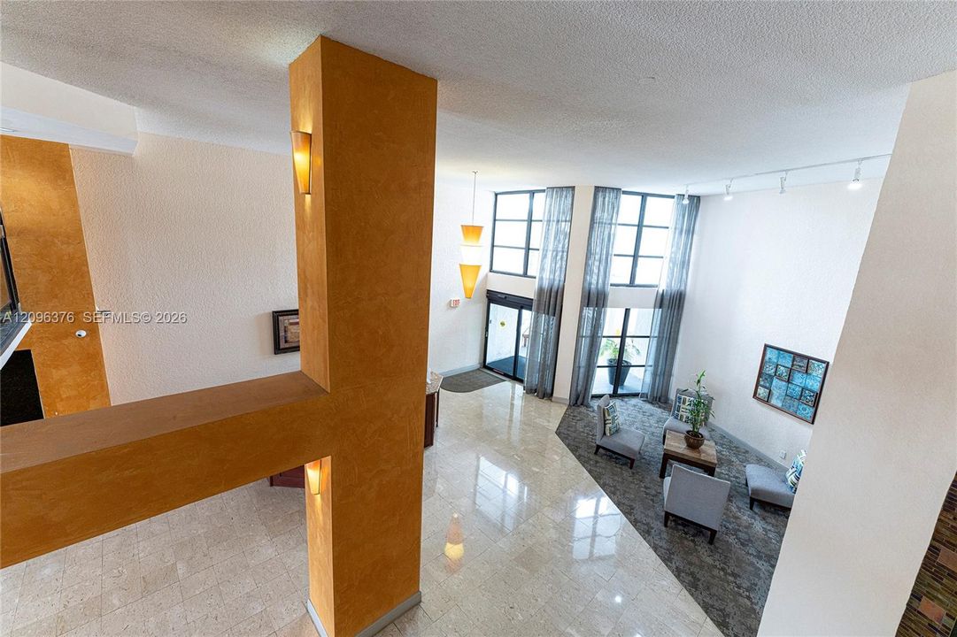 For Rent: $2,000 (1 beds, 1 baths, 915 Square Feet)
