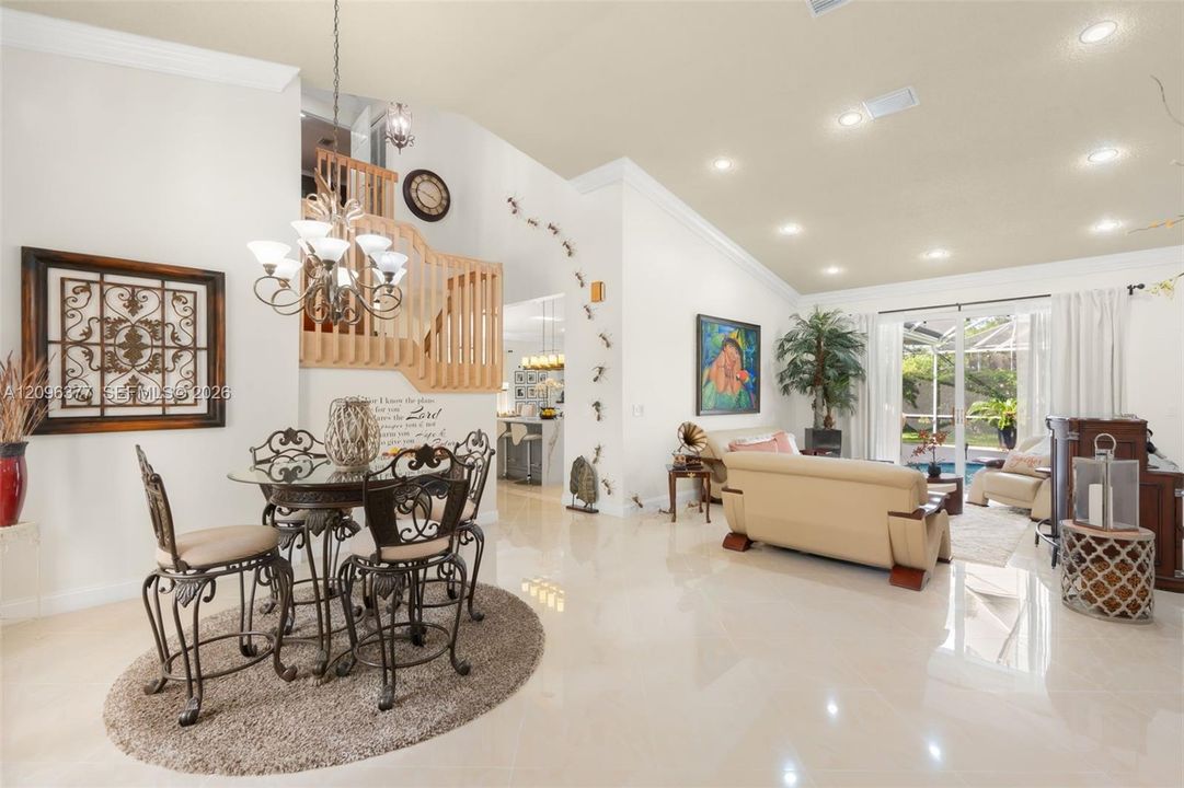 En Venta: $925,000 (4 camas, 3 baños, 2736 Pies cuadrados)