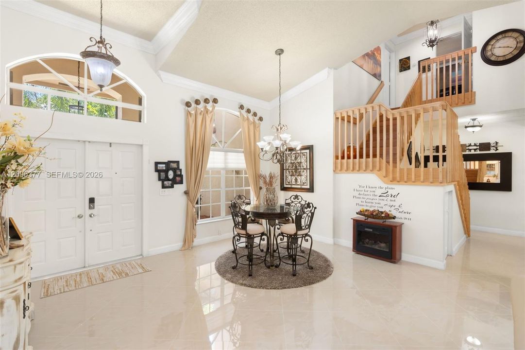 En Venta: $925,000 (4 camas, 3 baños, 2736 Pies cuadrados)