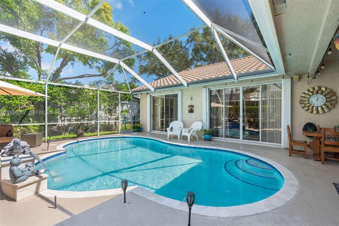 En Venta: $925,000 (4 camas, 3 baños, 2736 Pies cuadrados)