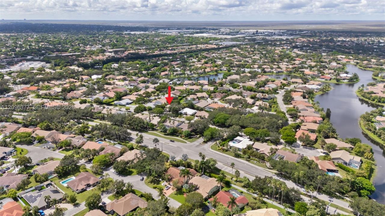 En Venta: $925,000 (4 camas, 3 baños, 2736 Pies cuadrados)