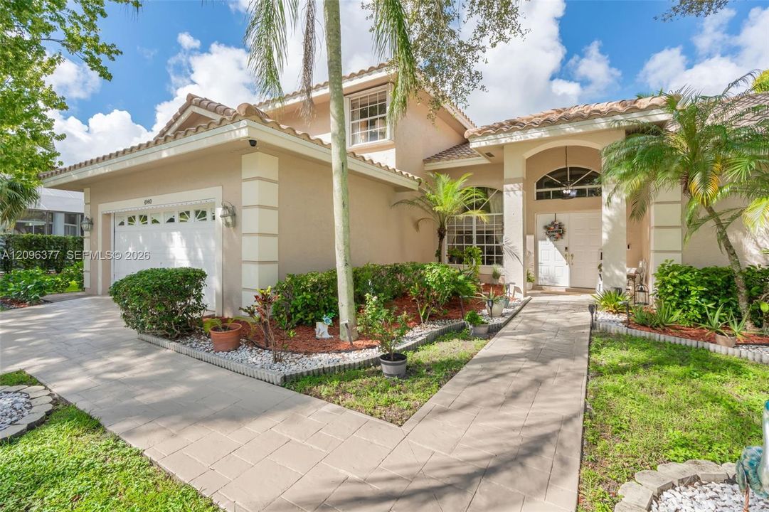 En Venta: $925,000 (4 camas, 3 baños, 2736 Pies cuadrados)