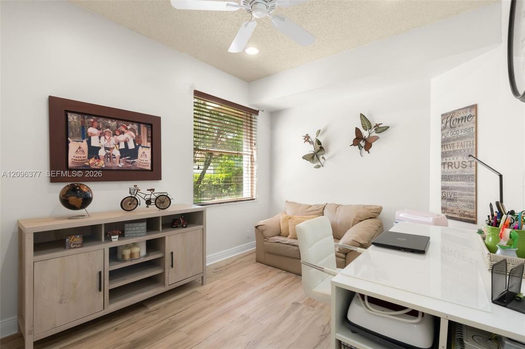 En Venta: $925,000 (4 camas, 3 baños, 2736 Pies cuadrados)