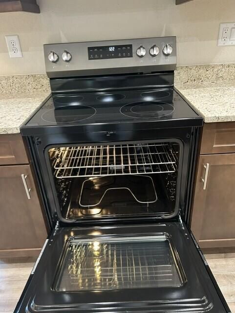 GE Electric range + self cleaning oven
