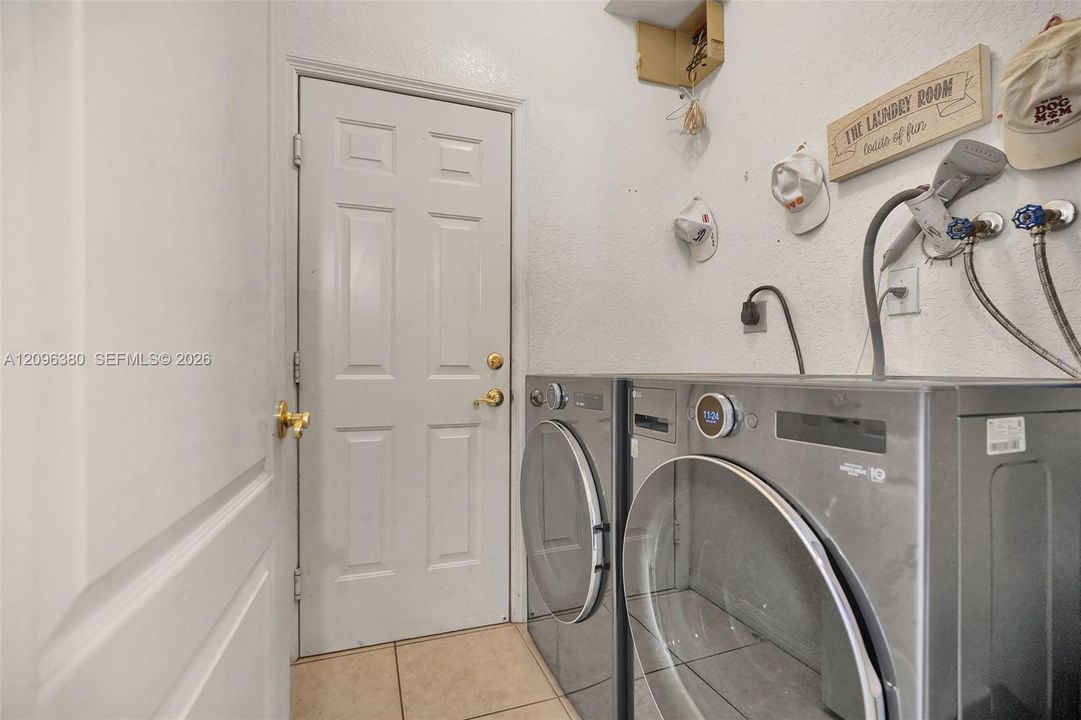 LAUNDRY ROOM
