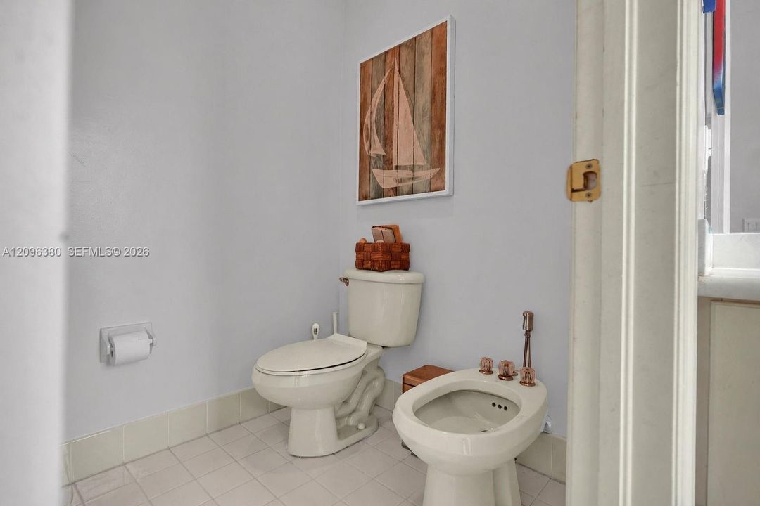 SEPARATE TOILET ROOM #2