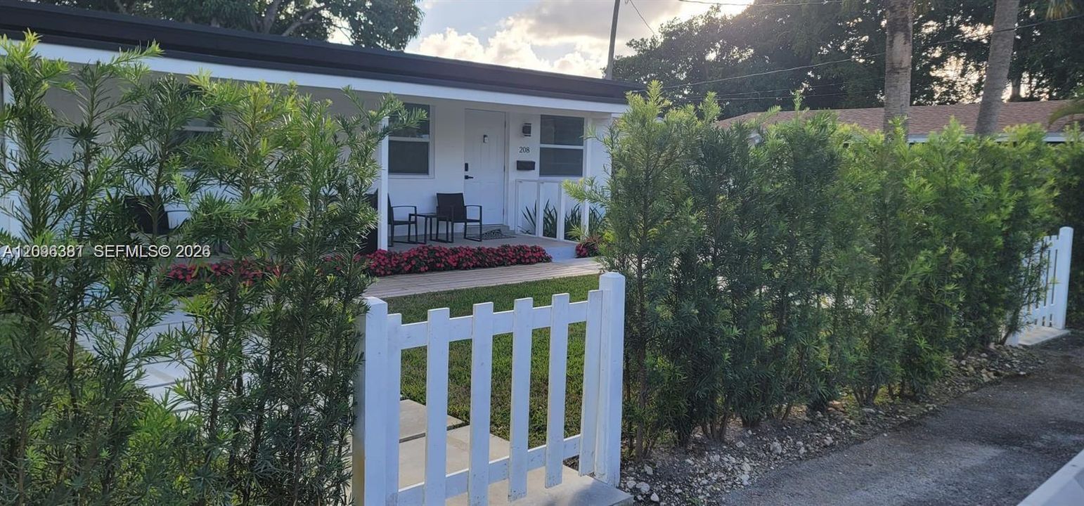 For Rent: $2,200 (1 beds, 1 baths, 600 Square Feet)