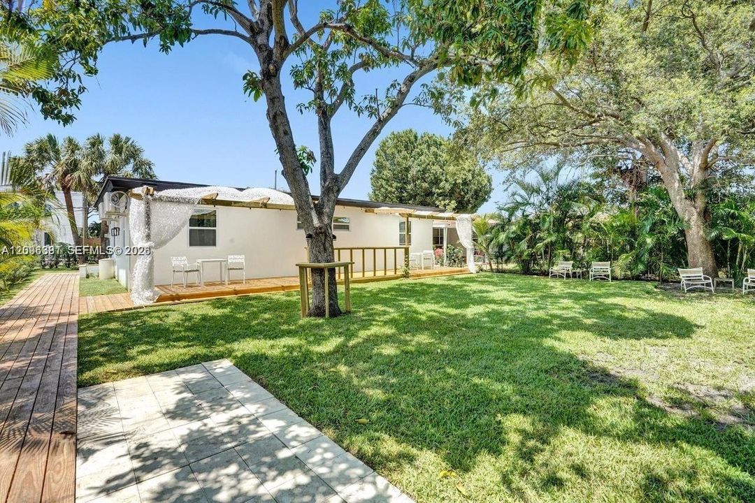 For Rent: $2,200 (1 beds, 1 baths, 600 Square Feet)