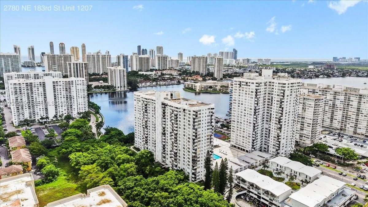 For Rent: $2,250 (2 beds, 2 baths, 1058 Square Feet)