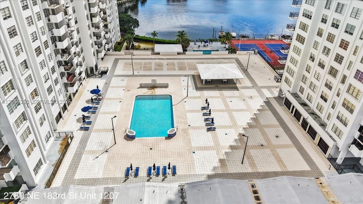 For Rent: $2,250 (2 beds, 2 baths, 1058 Square Feet)