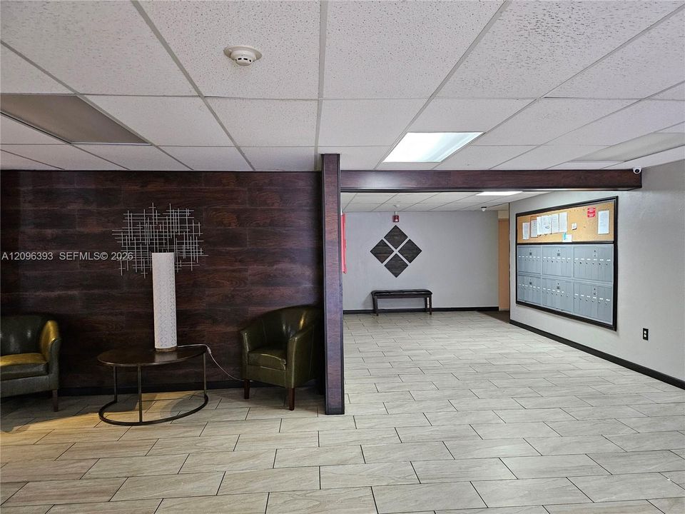 For Rent: $2,100 (2 beds, 1 baths, 880 Square Feet)