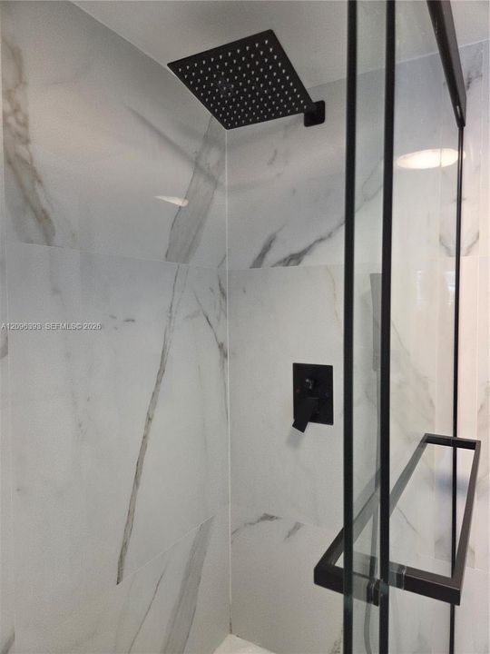 For Rent: $2,100 (2 beds, 1 baths, 880 Square Feet)
