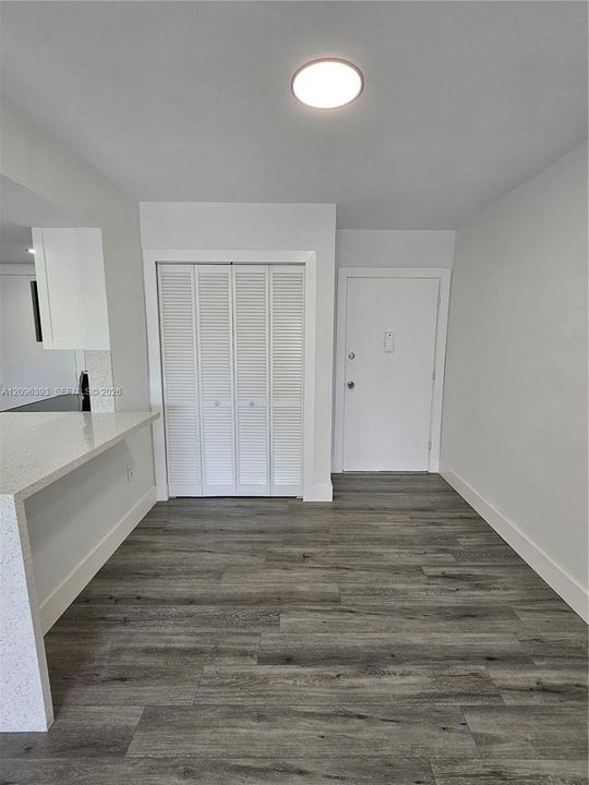 For Rent: $2,100 (2 beds, 1 baths, 880 Square Feet)