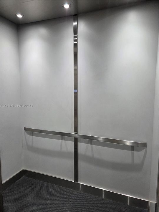 For Rent: $2,100 (2 beds, 1 baths, 880 Square Feet)