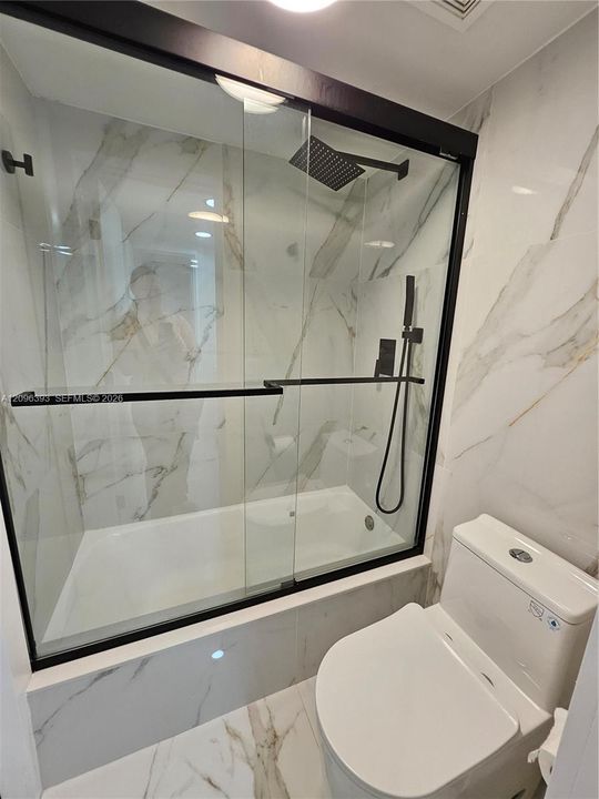 For Rent: $2,100 (2 beds, 1 baths, 880 Square Feet)