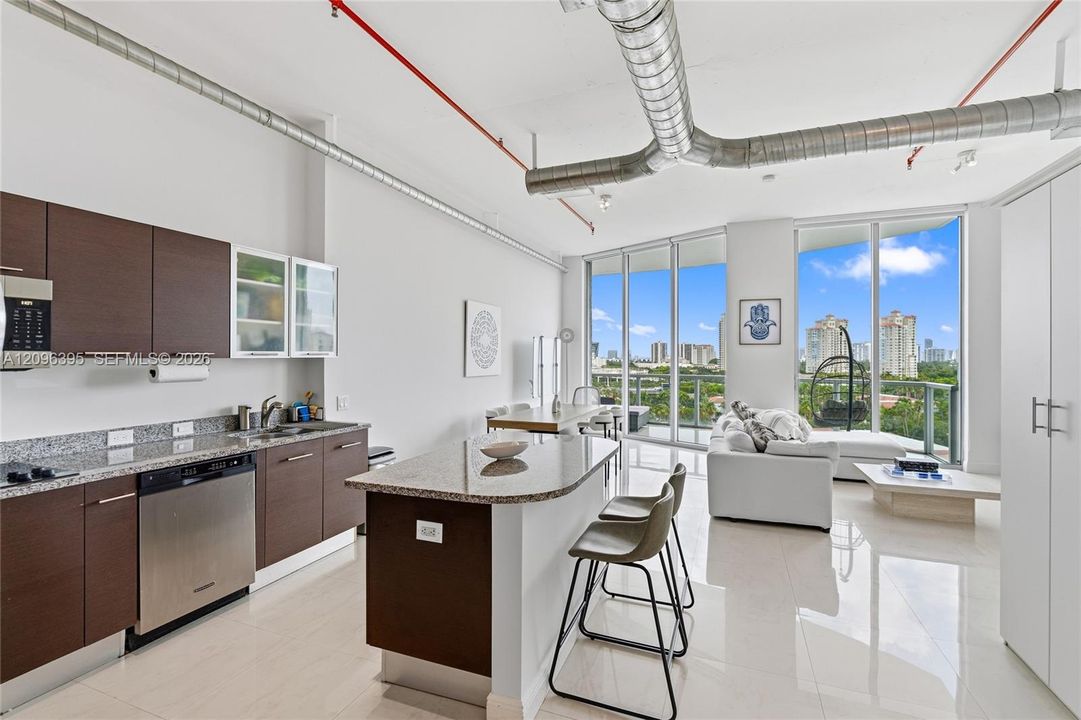 En Venta: $389,000 (1 camas, 2 baños, 816 Pies cuadrados)
