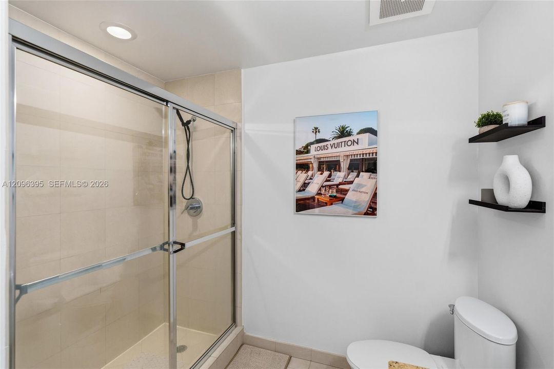 En Venta: $389,000 (1 camas, 2 baños, 816 Pies cuadrados)