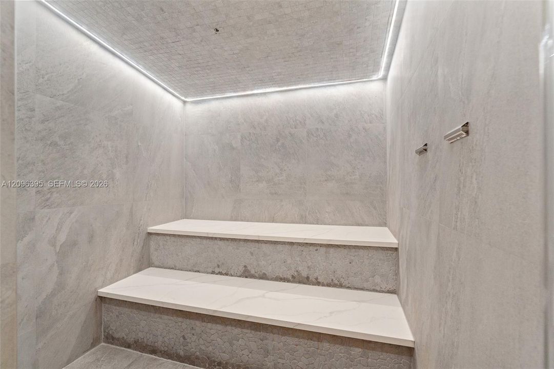En Venta: $389,000 (1 camas, 2 baños, 816 Pies cuadrados)