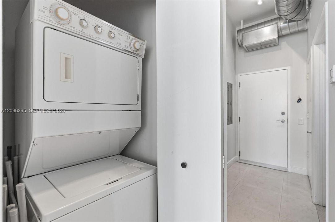 En Venta: $389,000 (1 camas, 2 baños, 816 Pies cuadrados)