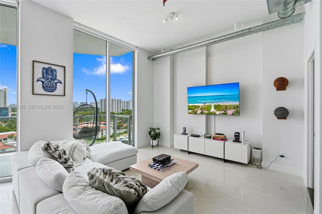 En Venta: $389,000 (1 camas, 2 baños, 816 Pies cuadrados)
