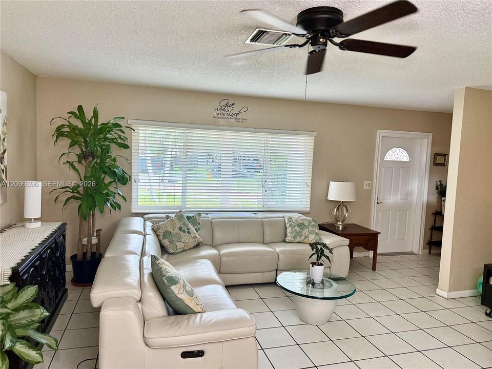 For Sale: $860,000 (3 beds, 2 baths, 1907 Square Feet)
