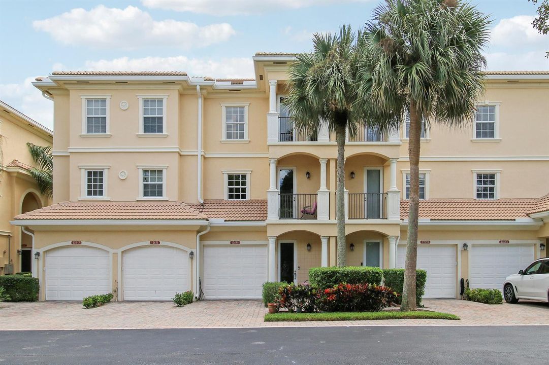 3-story Townhome w/ Elevator