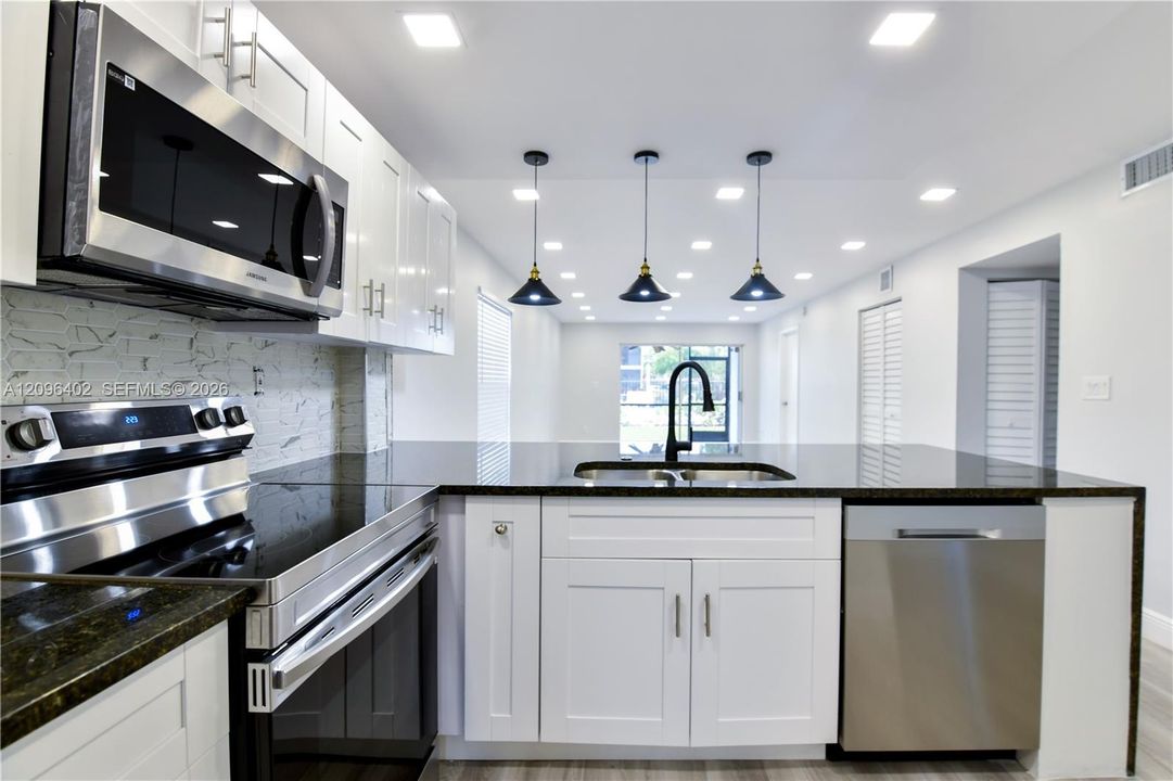 For Rent: $2,400 (2 beds, 2 baths, 1014 Square Feet)