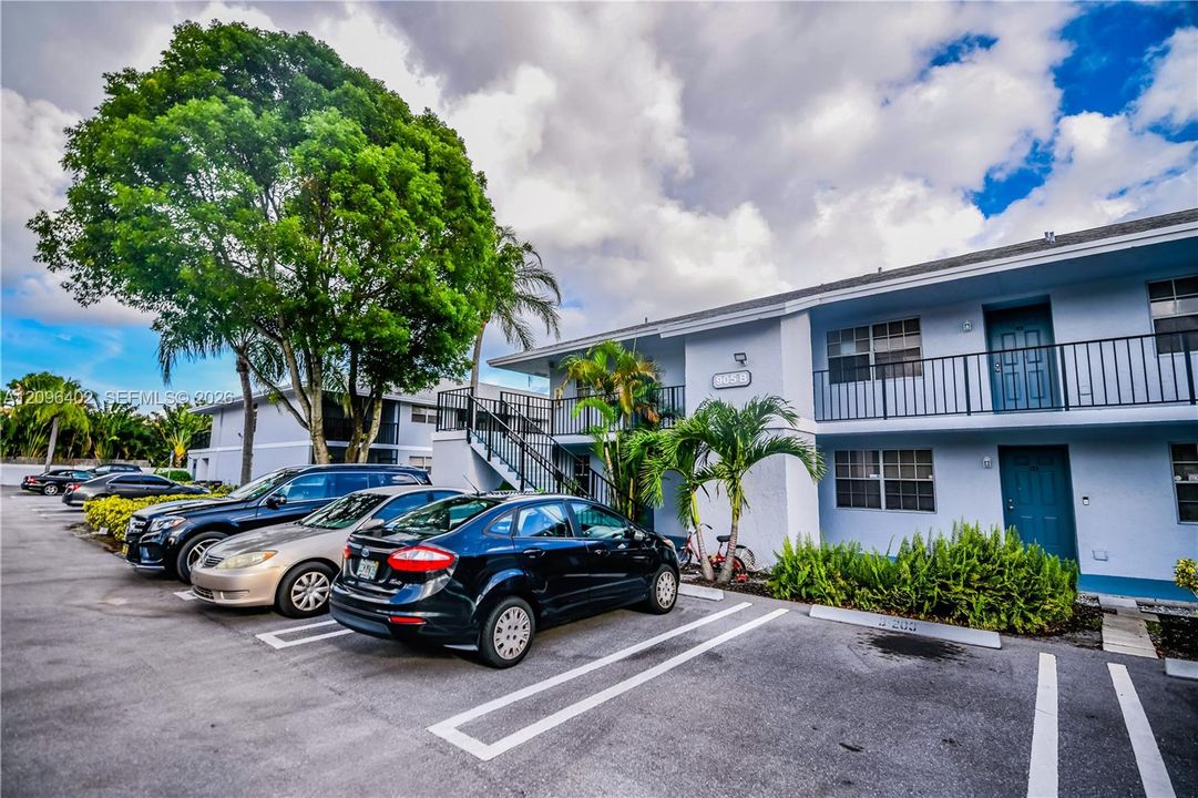 For Rent: $2,400 (2 beds, 2 baths, 1014 Square Feet)