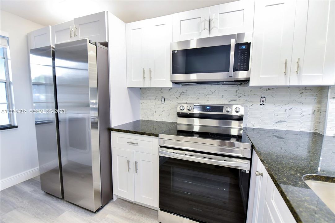 For Rent: $2,400 (2 beds, 2 baths, 1014 Square Feet)