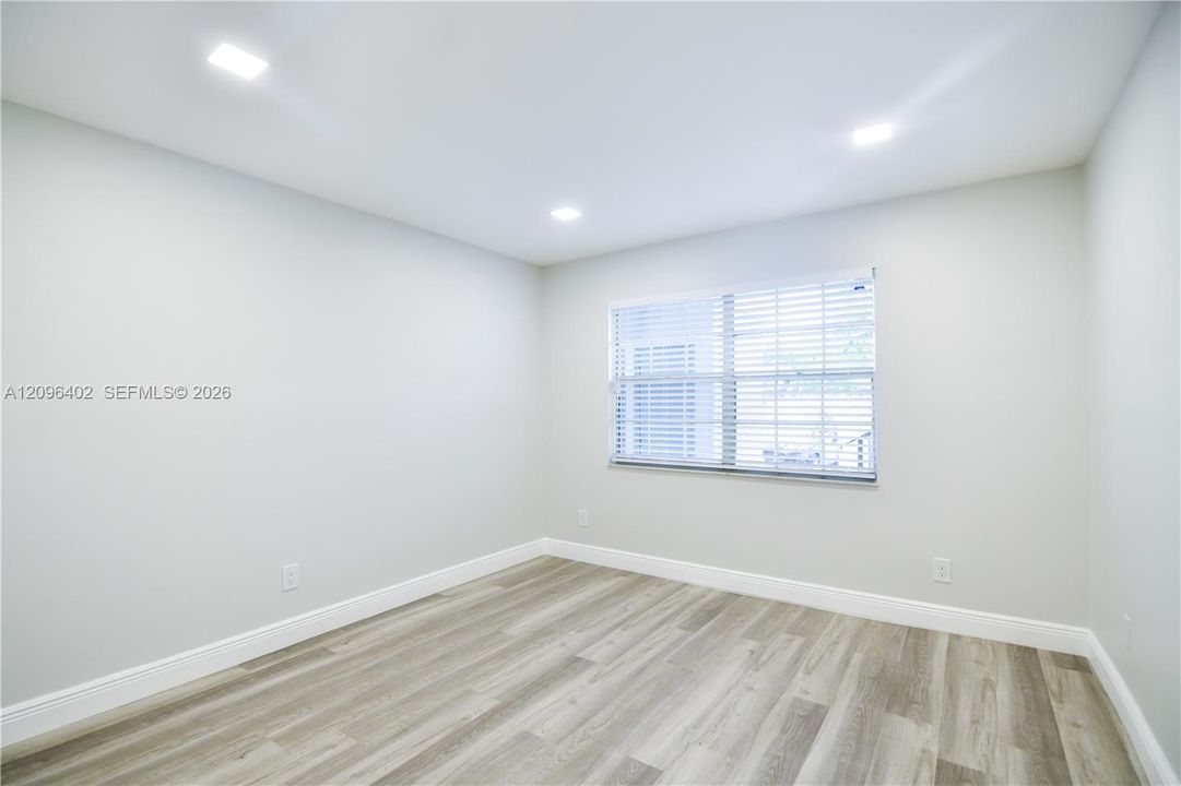For Rent: $2,400 (2 beds, 2 baths, 1014 Square Feet)