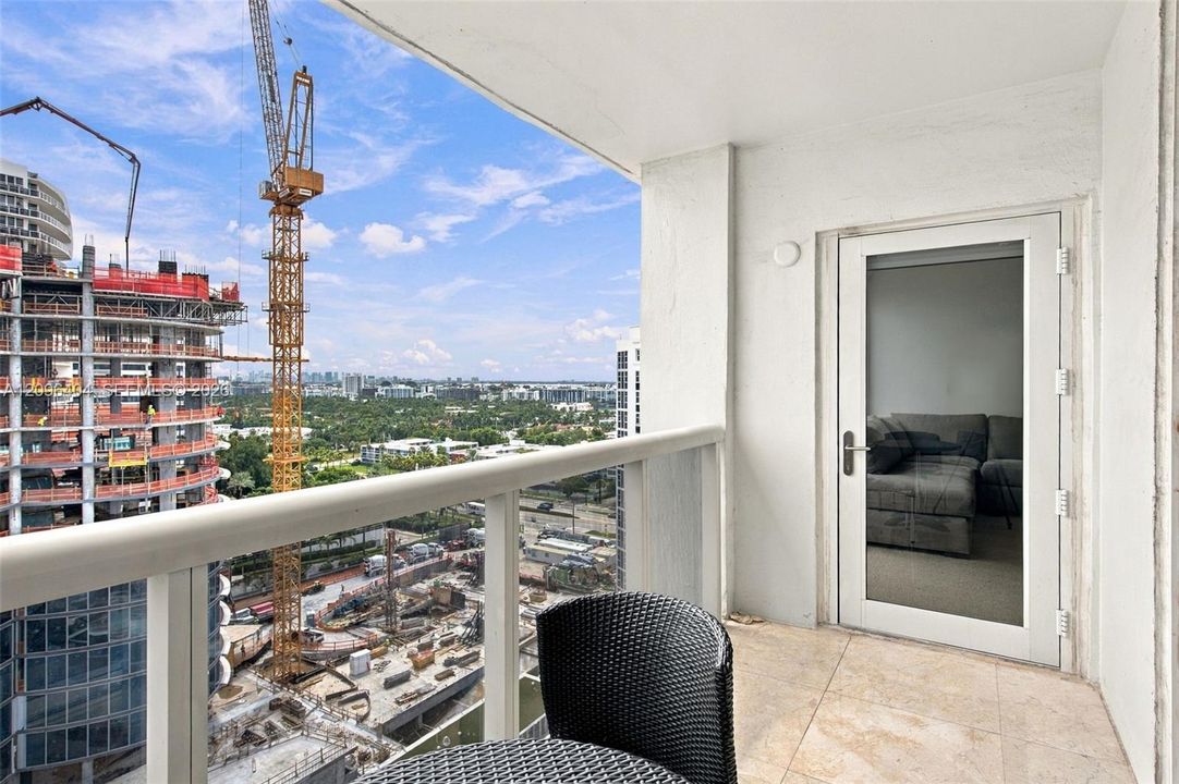 For Sale: $895,000 (1 beds, 1 baths, 896 Square Feet)