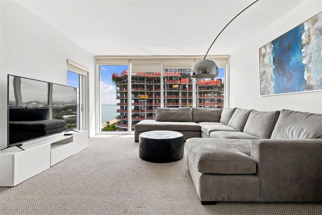 For Sale: $895,000 (1 beds, 1 baths, 896 Square Feet)