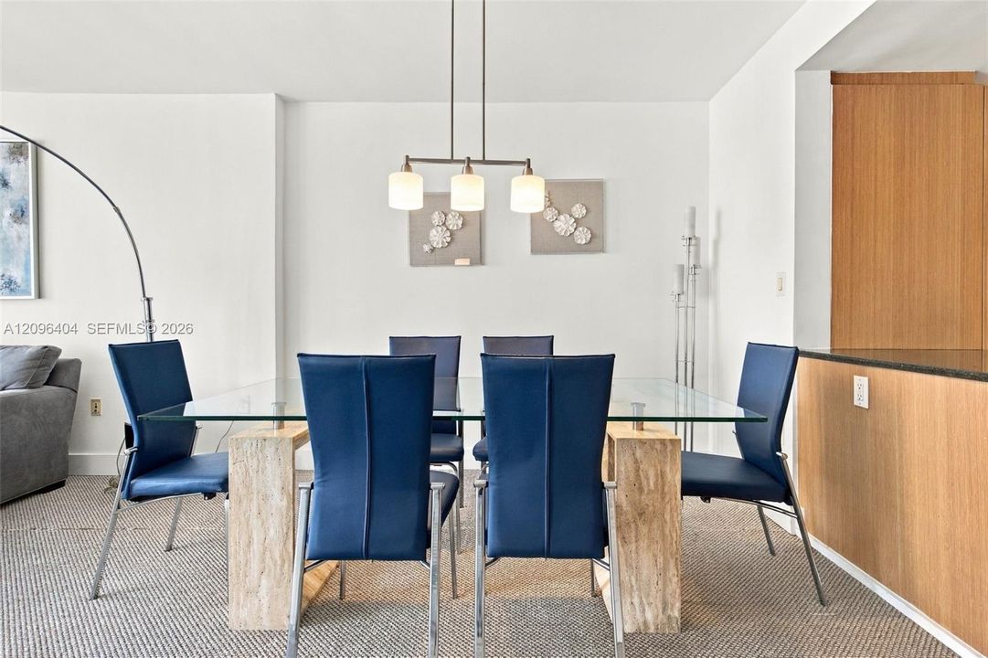 For Sale: $895,000 (1 beds, 1 baths, 896 Square Feet)