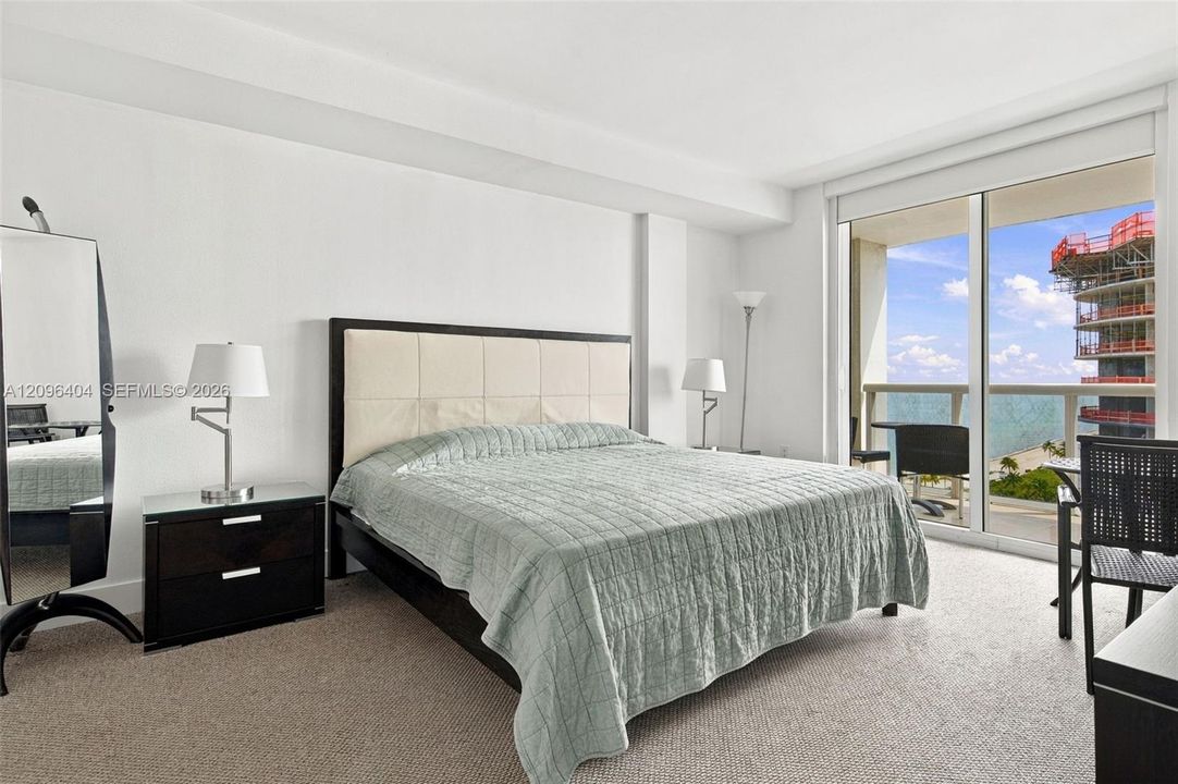 For Sale: $895,000 (1 beds, 1 baths, 896 Square Feet)