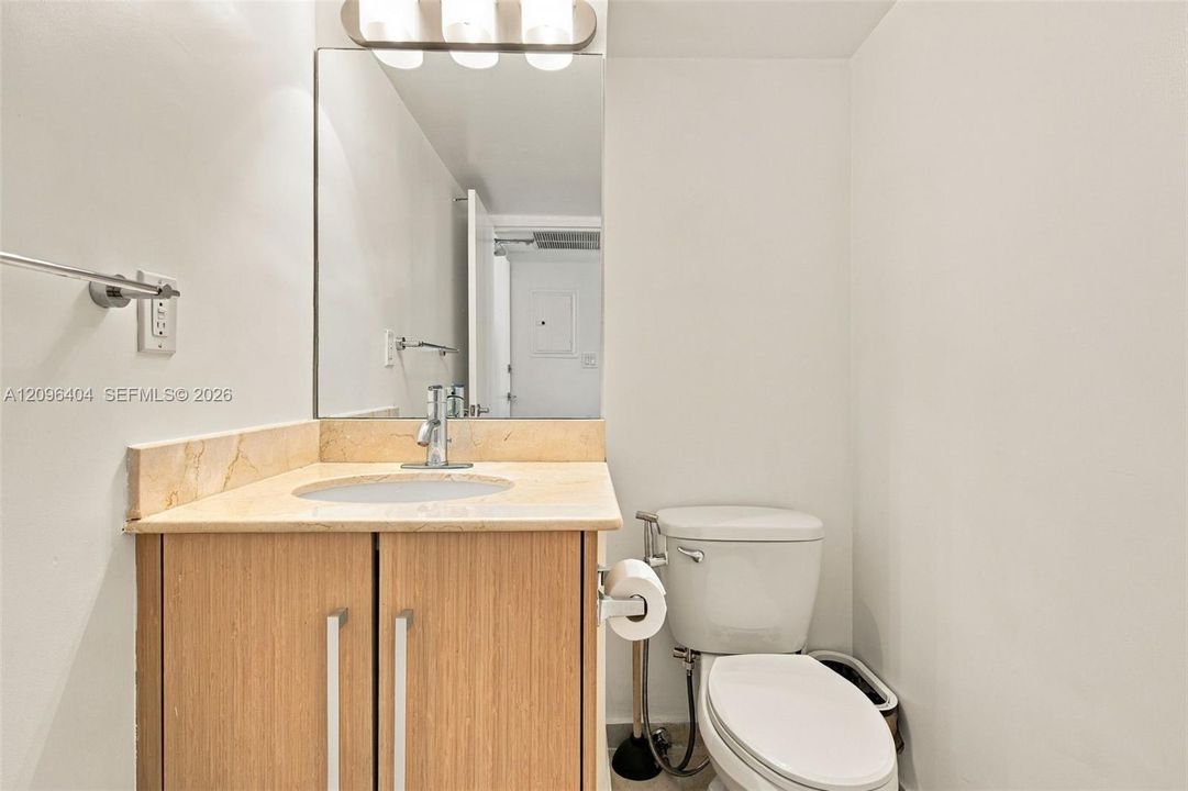 For Sale: $895,000 (1 beds, 1 baths, 896 Square Feet)