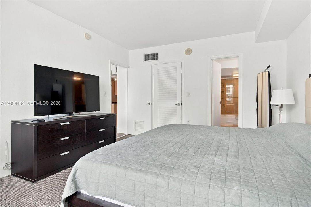 For Sale: $895,000 (1 beds, 1 baths, 896 Square Feet)