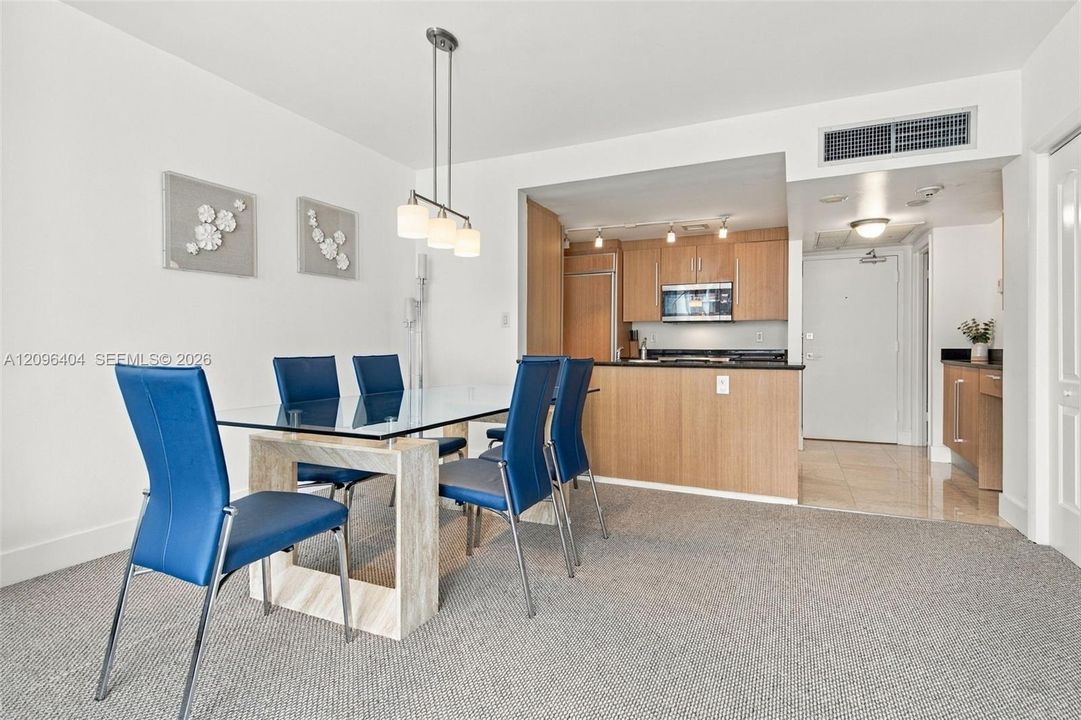 For Sale: $895,000 (1 beds, 1 baths, 896 Square Feet)