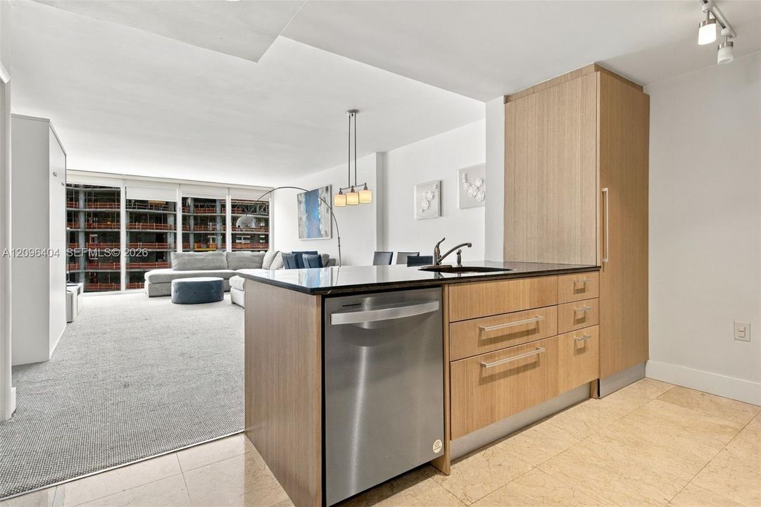 For Sale: $895,000 (1 beds, 1 baths, 896 Square Feet)