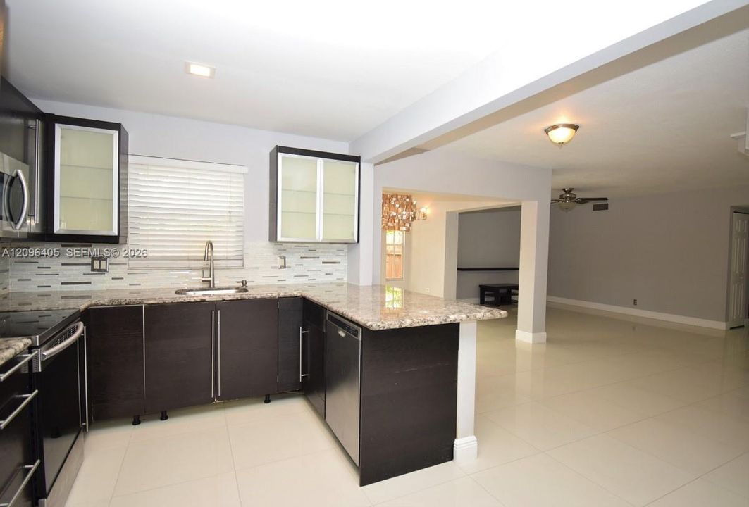 For Sale: $480,000 (3 beds, 2 baths, 1404 Square Feet)