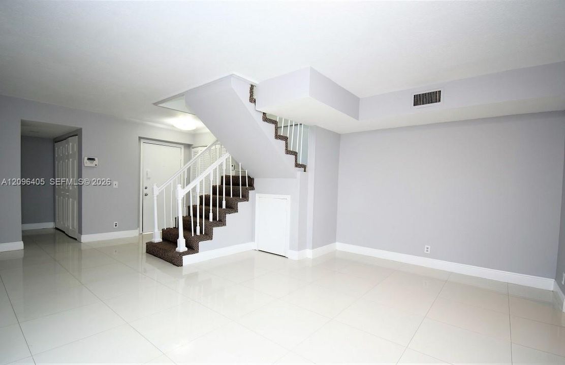 For Sale: $480,000 (3 beds, 2 baths, 1404 Square Feet)