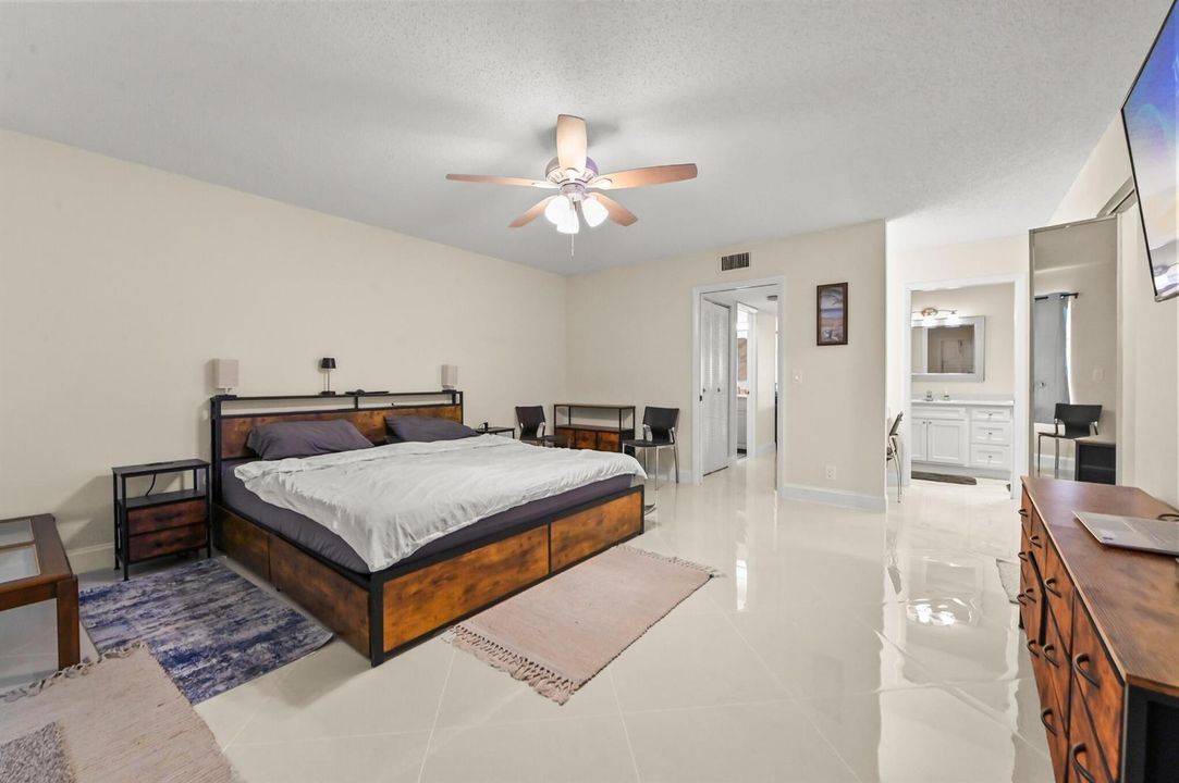 20-Primary_Bedroom_Alternate
