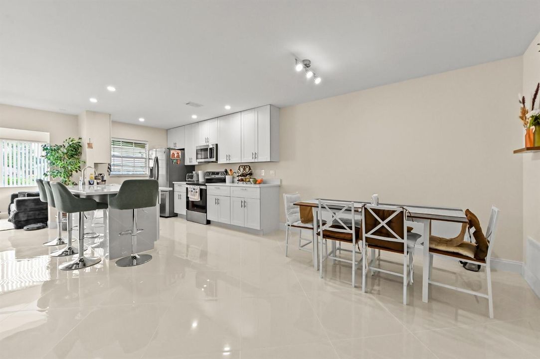 11-Dining_Kitchen