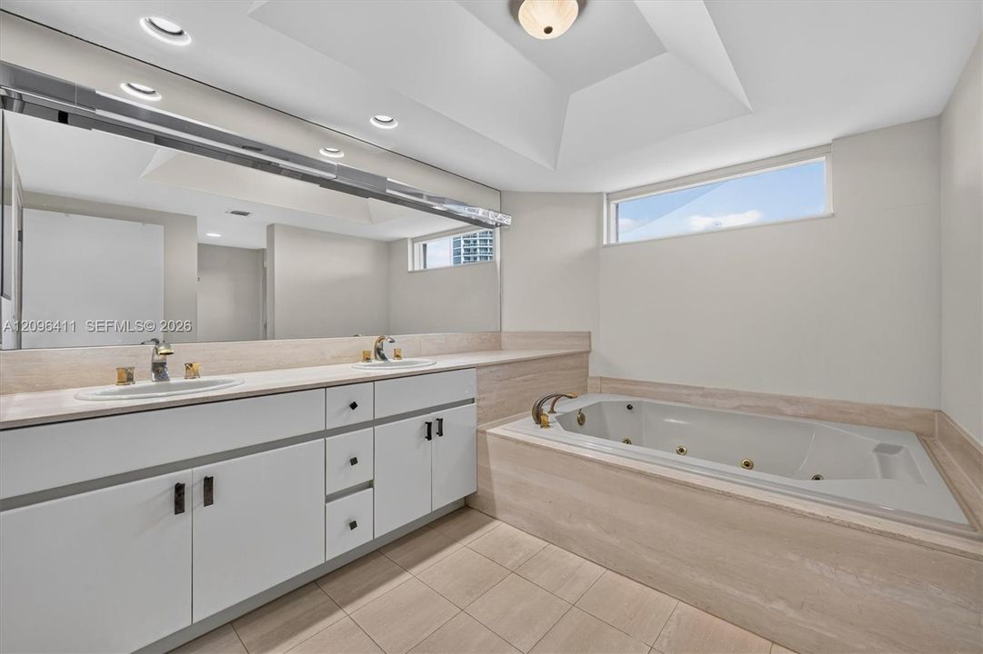 For Rent: $8,500 (3 beds, 3 baths, 2605 Square Feet)