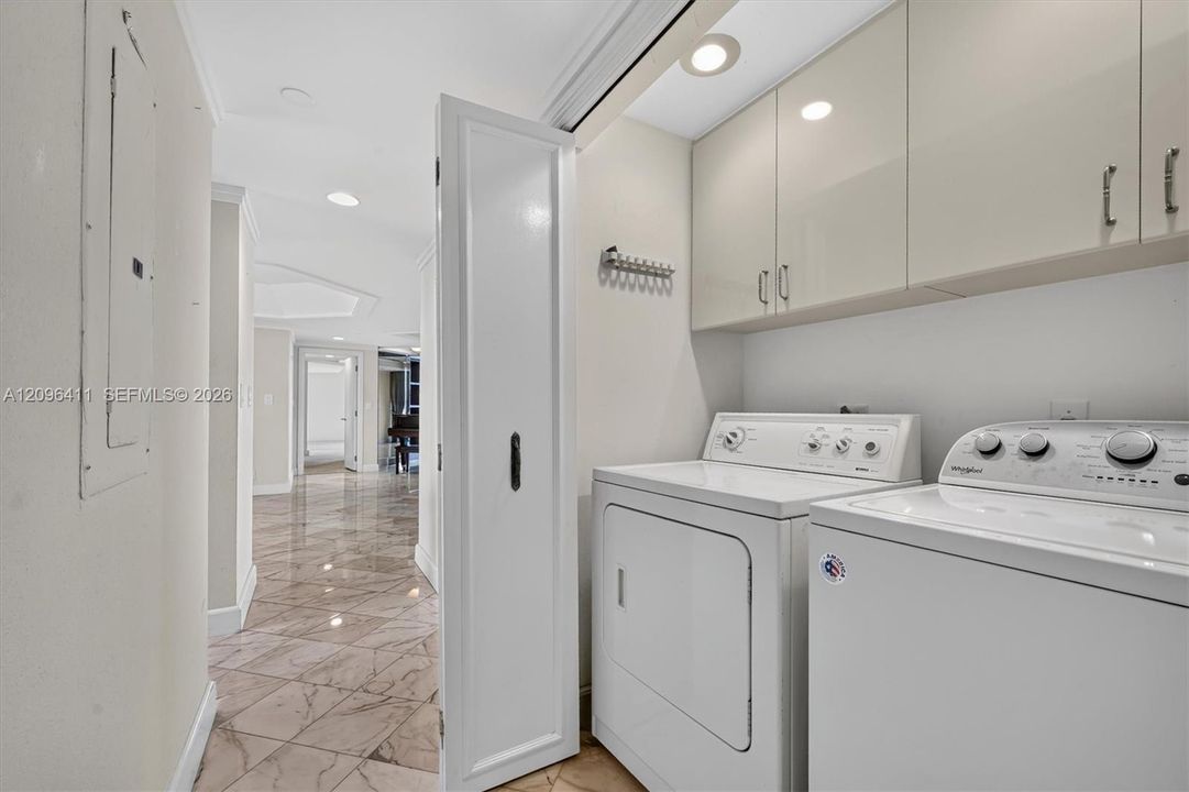 For Rent: $8,500 (3 beds, 3 baths, 2605 Square Feet)