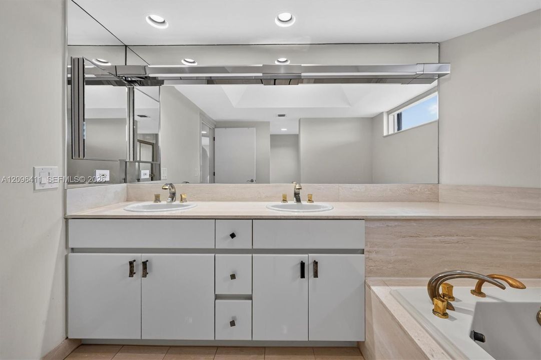 For Rent: $8,500 (3 beds, 3 baths, 2605 Square Feet)