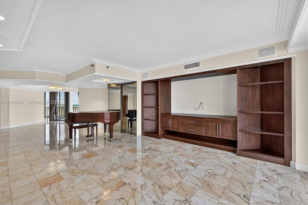 For Rent: $8,500 (3 beds, 3 baths, 2605 Square Feet)