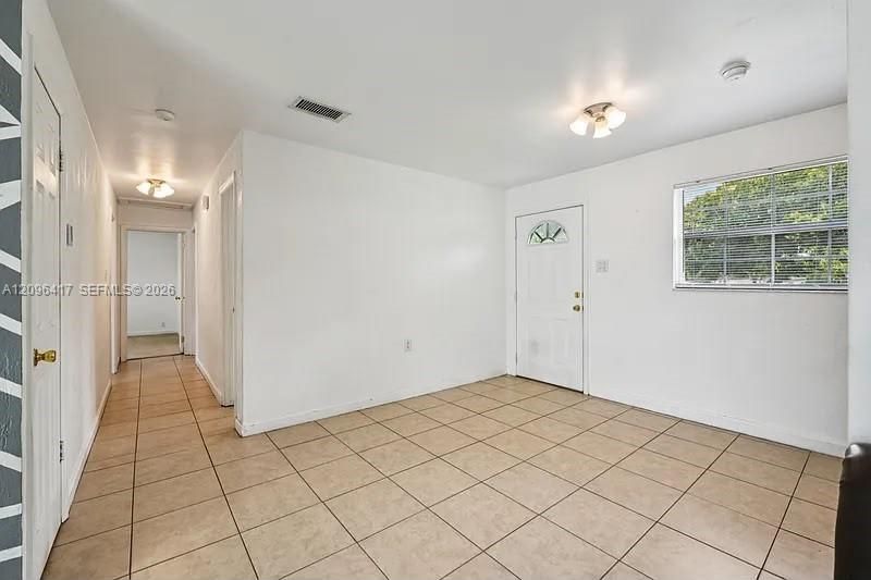 For Rent: $2,100 (3 beds, 1 baths, 0 Square Feet)