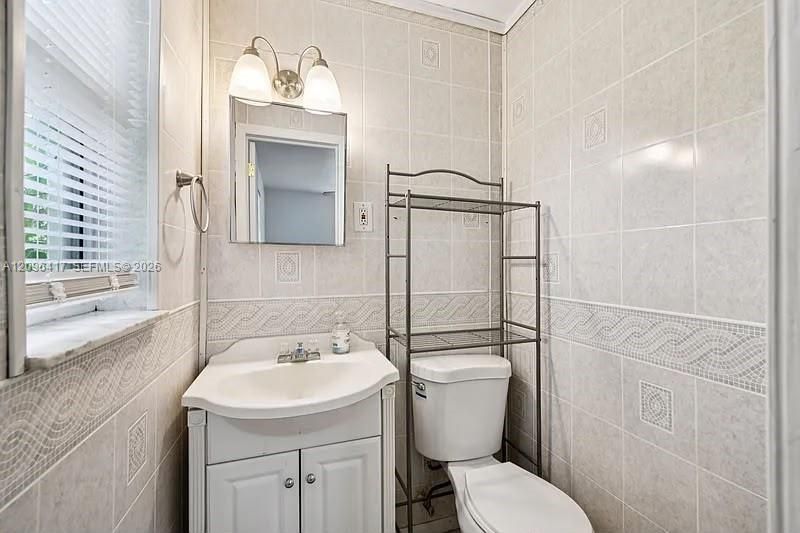 For Rent: $2,100 (3 beds, 1 baths, 0 Square Feet)