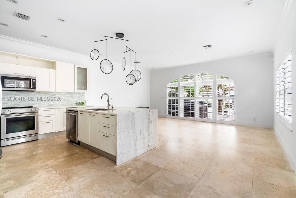 For Sale: $1,800,000 (3 beds, 3 baths, 2856 Square Feet)